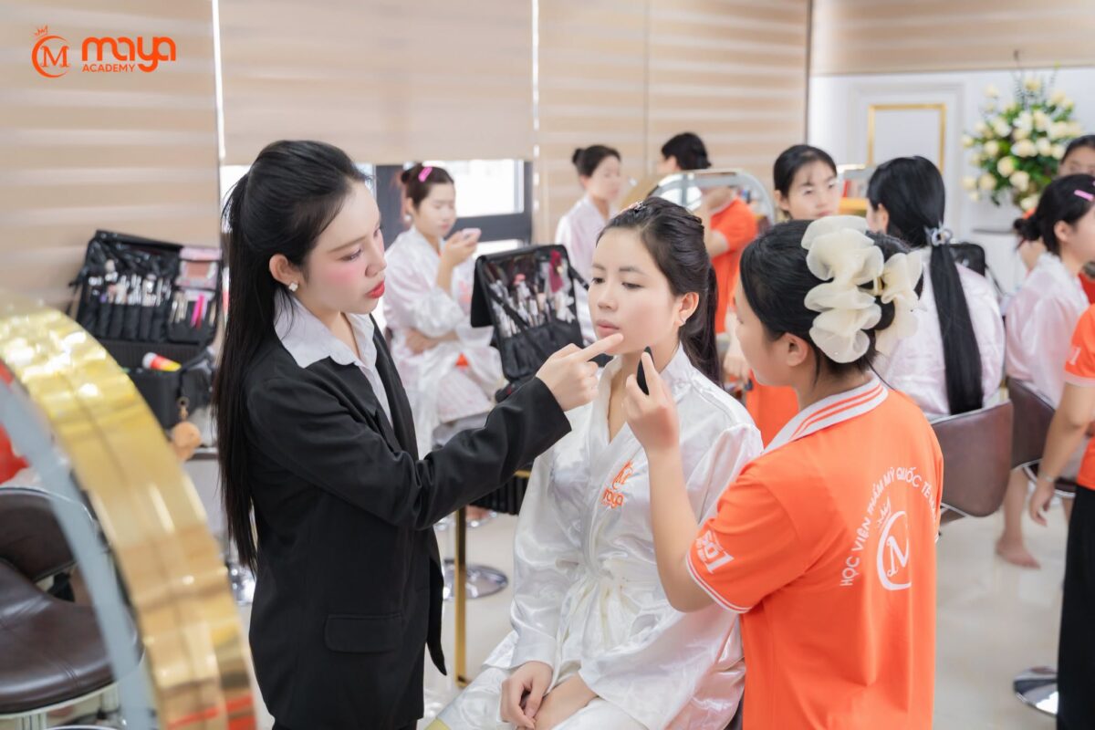 KHOÁ HỌC MAKE UP CHUYÊN NGHIỆP 